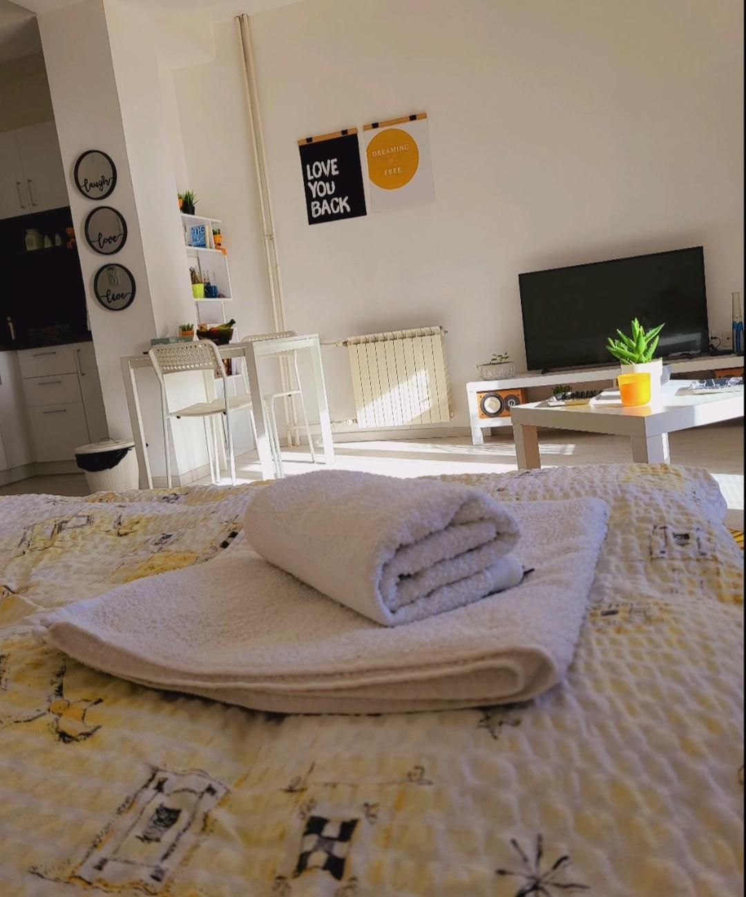 City Center White Apartment! สโกเปีย ภายนอก รูปภาพ