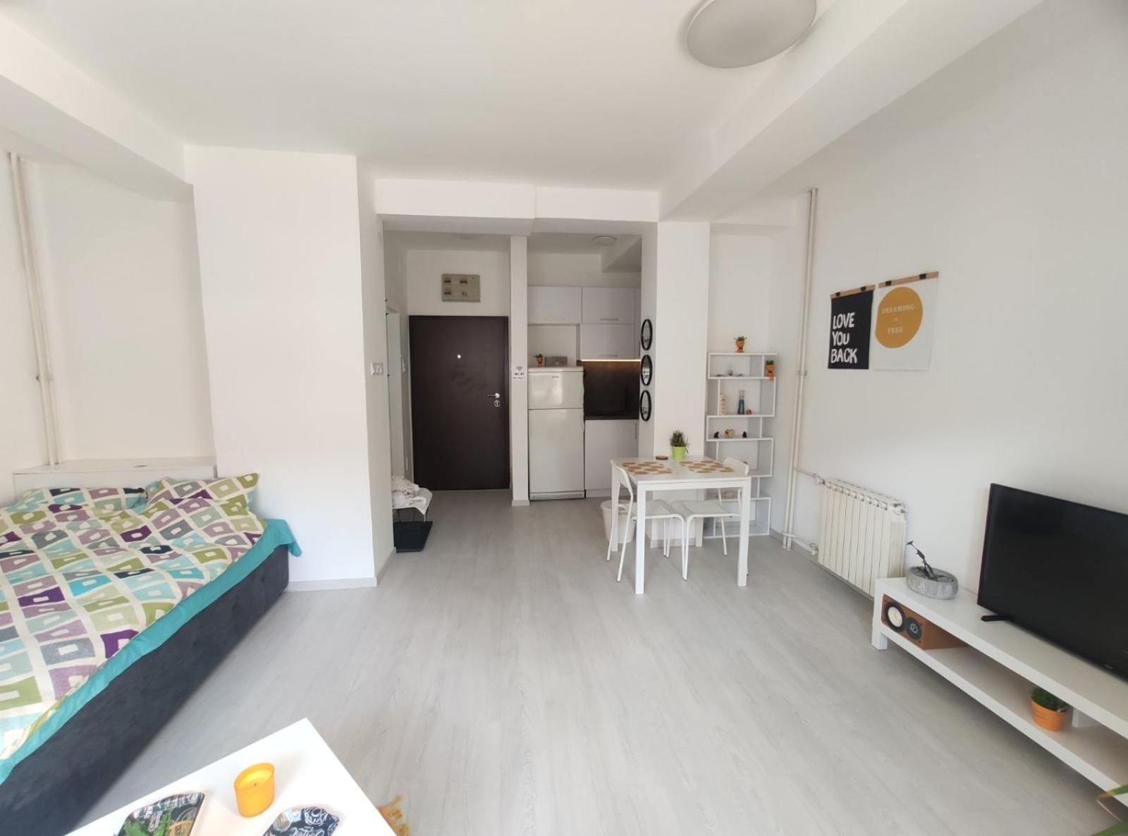 City Center White Apartment! สโกเปีย ภายนอก รูปภาพ