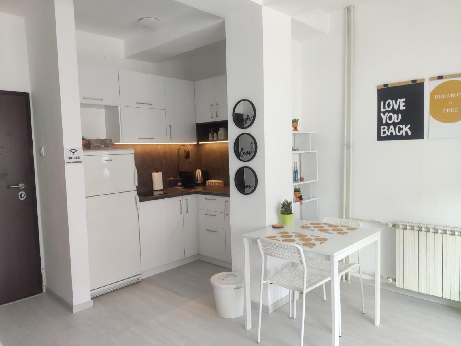 City Center White Apartment! สโกเปีย ภายนอก รูปภาพ