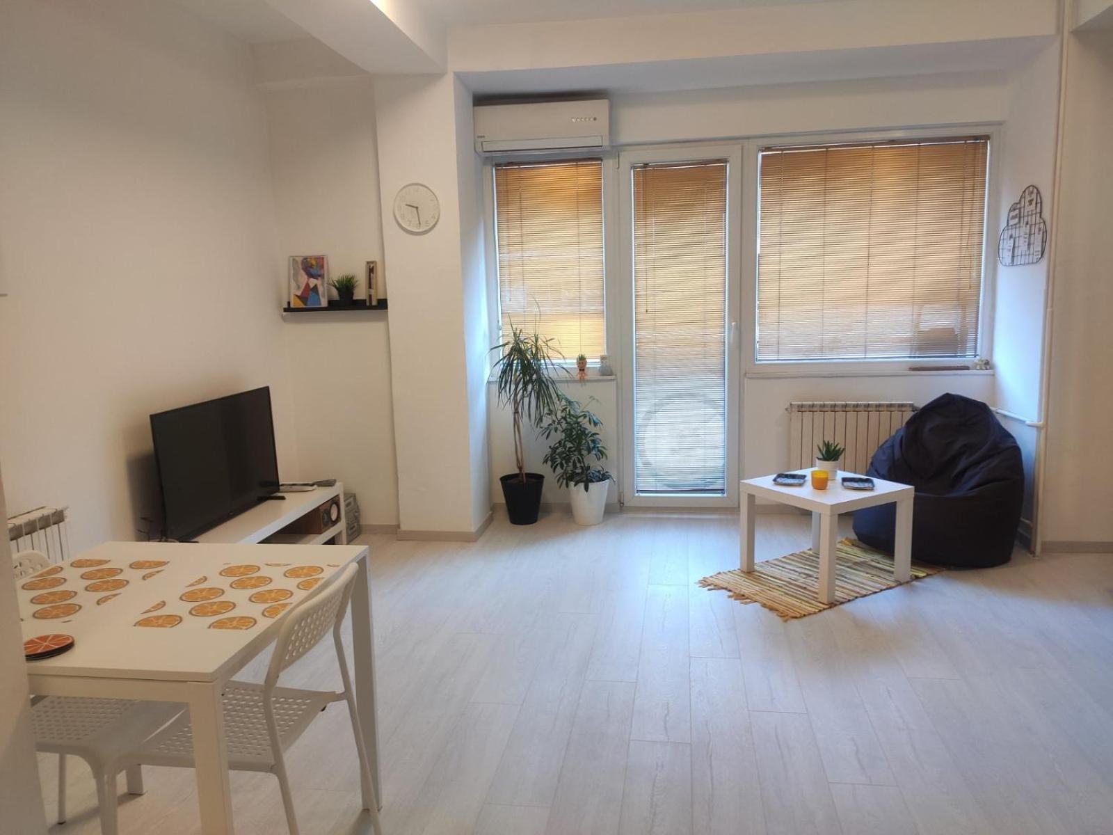 City Center White Apartment! สโกเปีย ภายนอก รูปภาพ